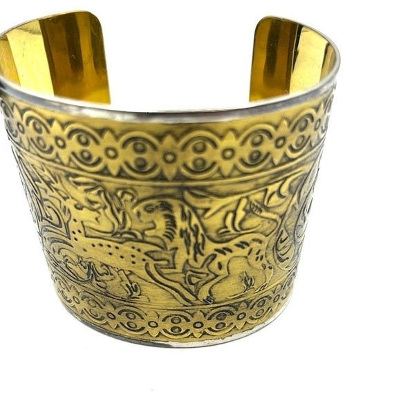 Vintage Amy Khan Russel Gold Tone Etched Cuff Bracelet Hunting Scene Deer Lion - Picture 1 of 14